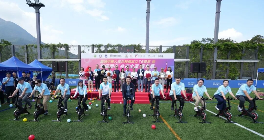 海港冬训刘若钒与蒋光太组队打乒乓球 主帅一旁观战